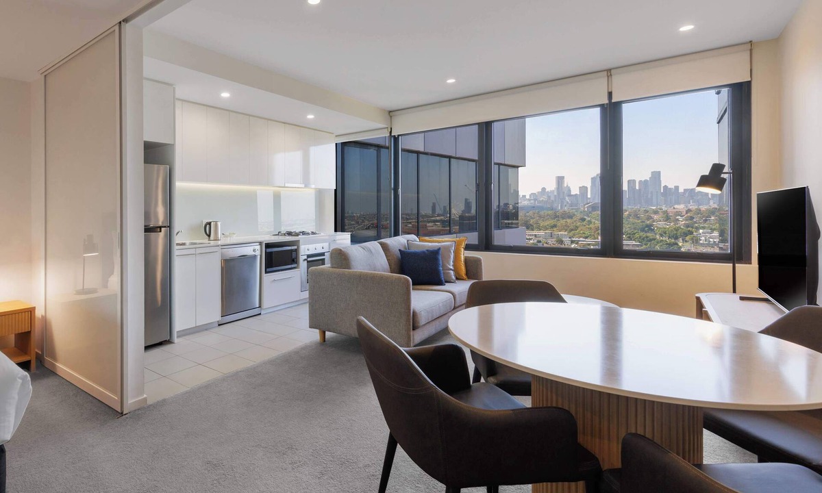 Travancore Hotel | Oaks Melbourne Flemington Suites