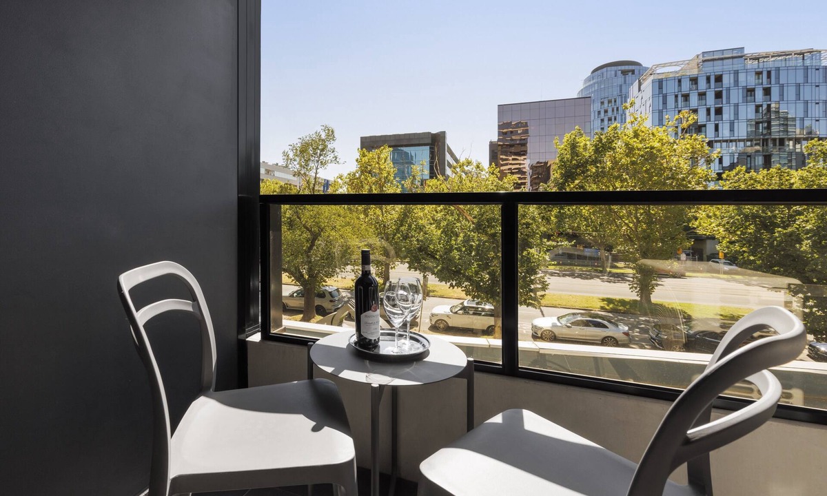 Melbourne Hotel | Oaks Melbourne St Kilda Road Hotel