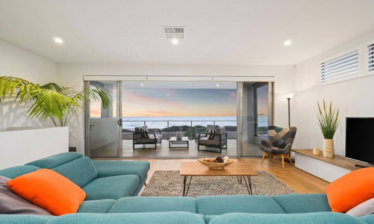 Seaford House | Ocean At Seaford—Panoramic Beachfront + Backyard