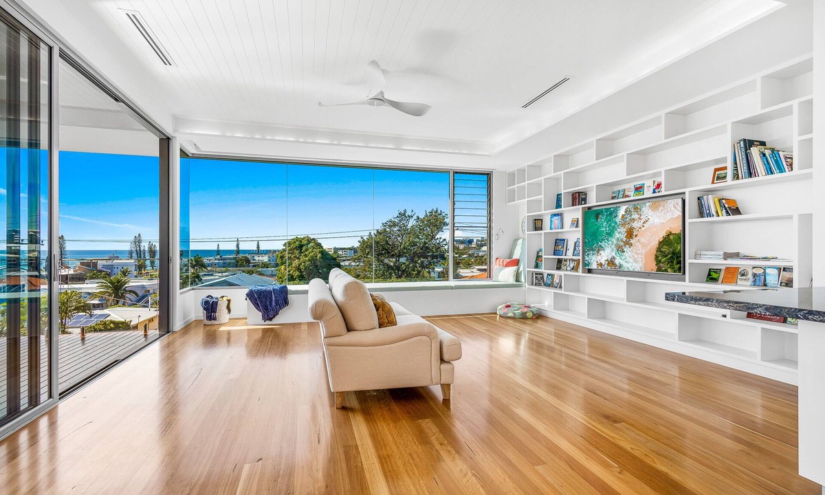 Alexandra Headland Villa | Ocean Blue @ Alex - Pet friendly Luxury right by the beach.