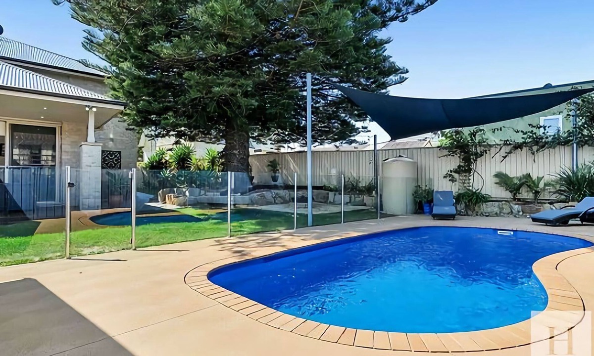 Norah Head House | Ocean Breeze - Pool, Beaches & Shops close by!