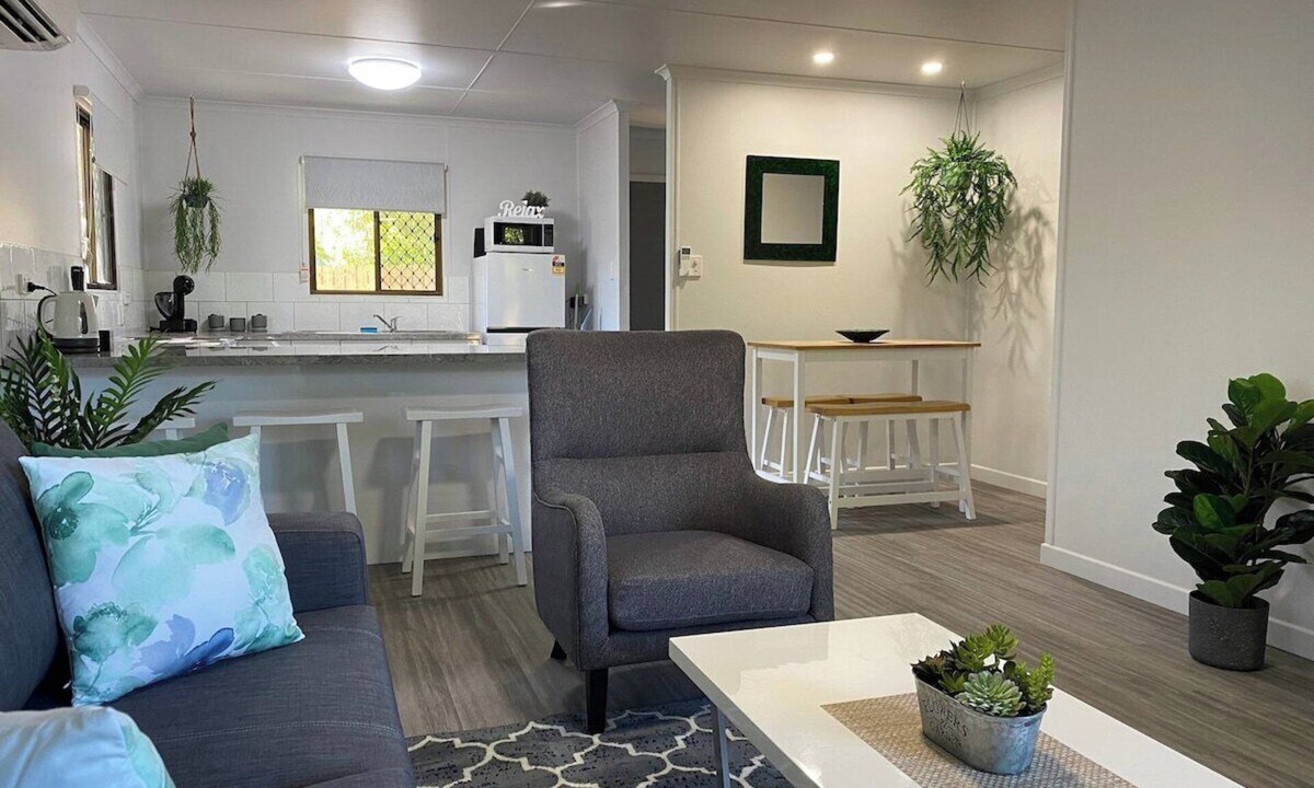 Slade Point Apartment | Ocean Breezes with Leafy View with Wi-fi