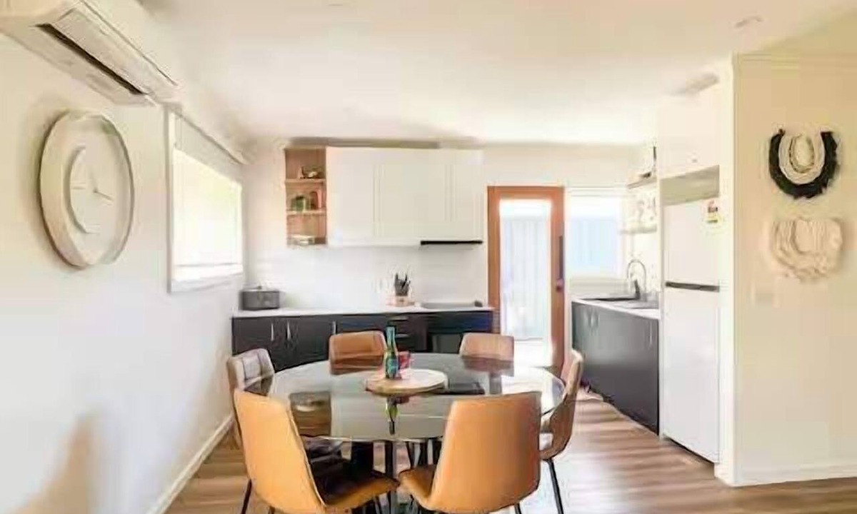 Ocean Grove Apartment | Ocean Gioia. Stroll to shops & beach Pet Friendly