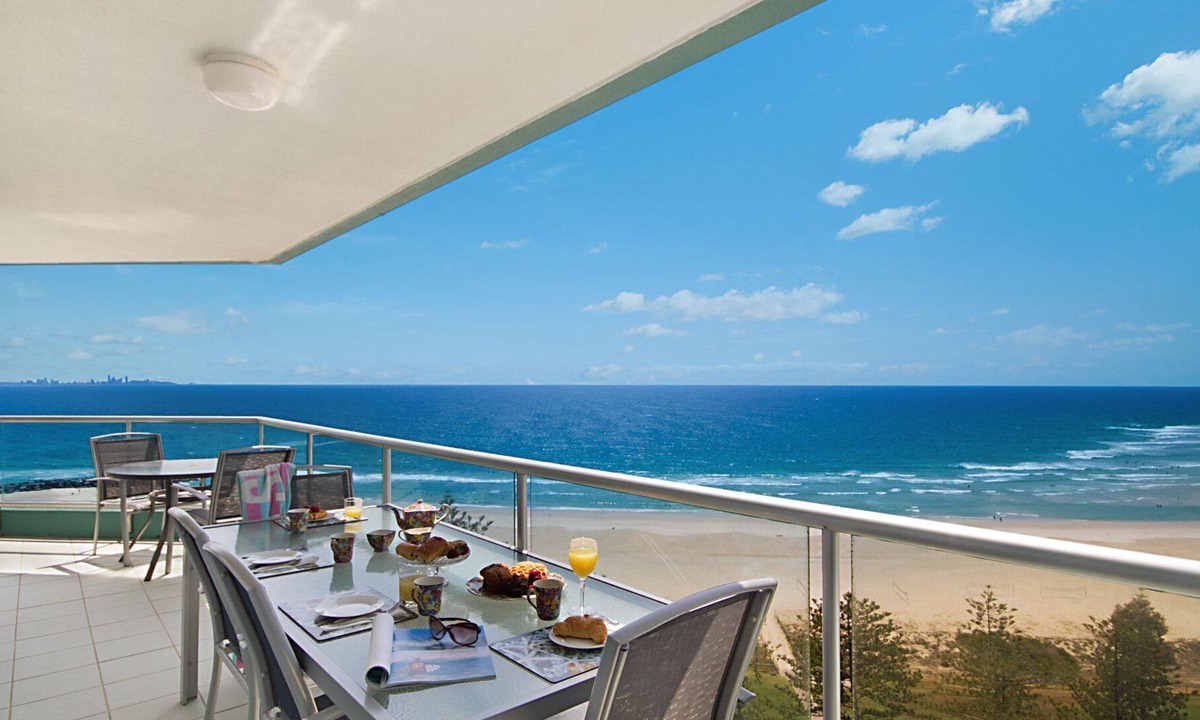 Coolangatta Apartment | Ocean Plaza Unit 1469 Right on Coolangatta beachfront with FREE Wi-Fi