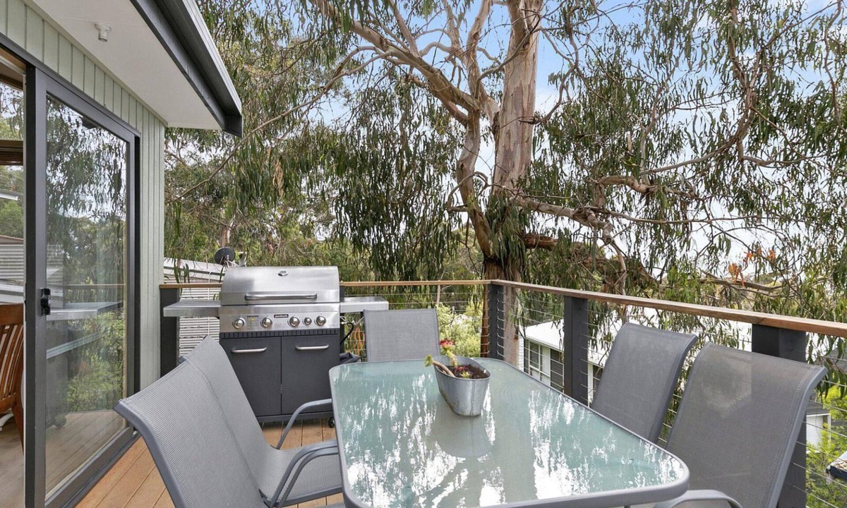 Lorne House | Ocean's Course - Pets Welcome