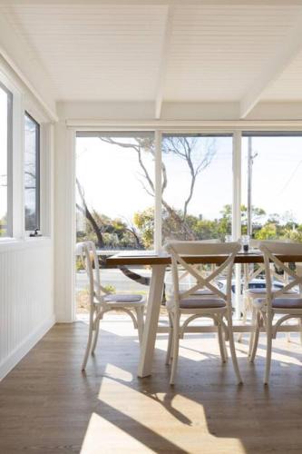 Surf Coast House | Ocean View Cottage - Anglesea