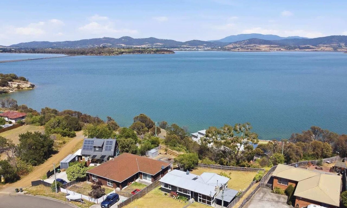 Midway Point House | Ocean View Holiday Home - Easy Access to Hobart