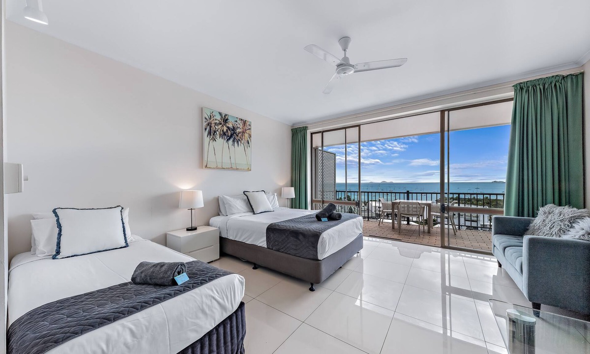 Airlie Beach Hotel | Ocean views 27A