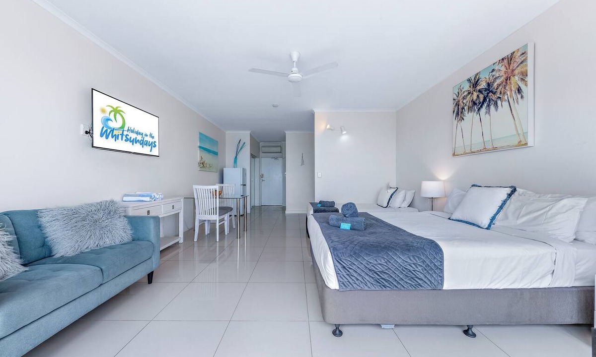 Airlie Beach Hotel | Ocean views 27A