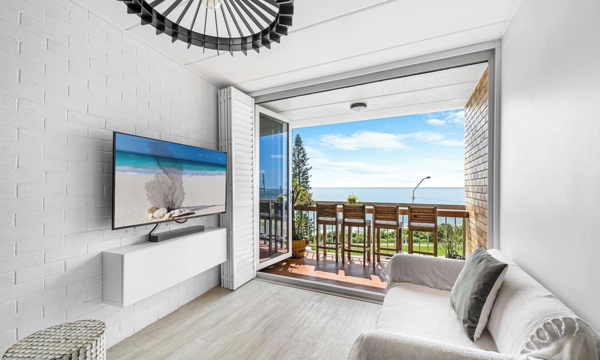 Alexandra Headland Apartment | Ocean Views 'Seabreeze on Alex'