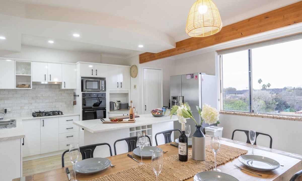 South Bunbury House | Ocean Views Coastal Retreat - Bunbury