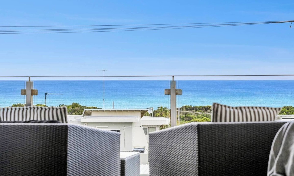 Ocean Grove House | Ocean Views - just metres from the beach!