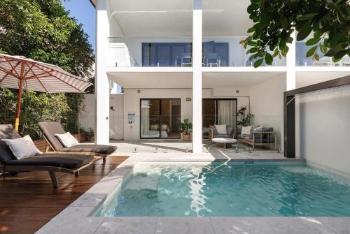 Sunrise Beach Apartment | Ocean views: Steps from Sunrise Beach