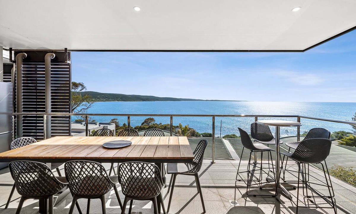 Lorne Apartment | Oceania 4 - Modern, stylish and unbeatable views over Louttit Bay