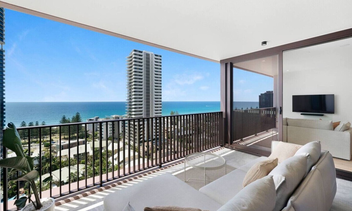 Mermaid Beach Apartment | Oceanview Getaway | 2B Apartment. Pool. Parking