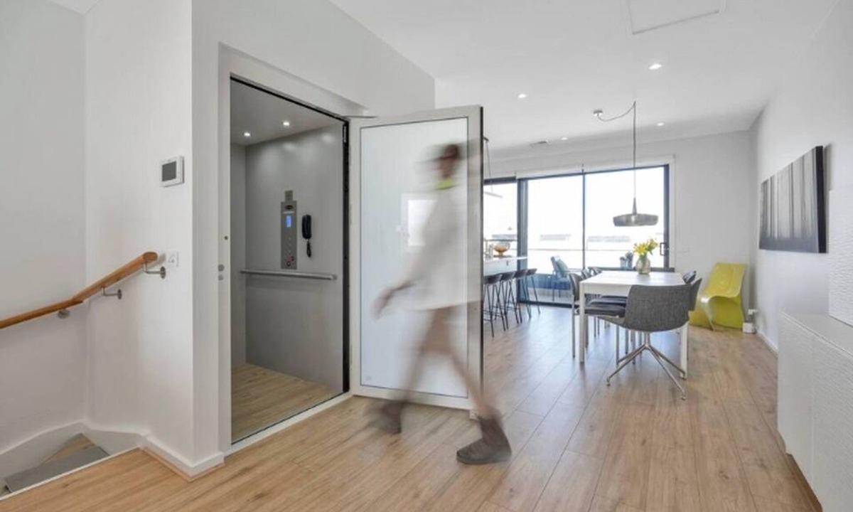 Taperoo House | Oceanview Luxury with Dedicated Workspace