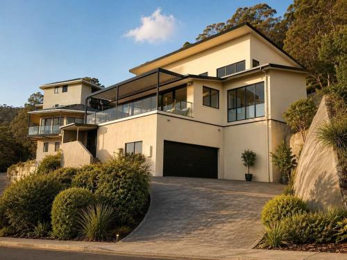 Sandy Bay Villa | Oceanview Oasis - Close to CBD and Airport