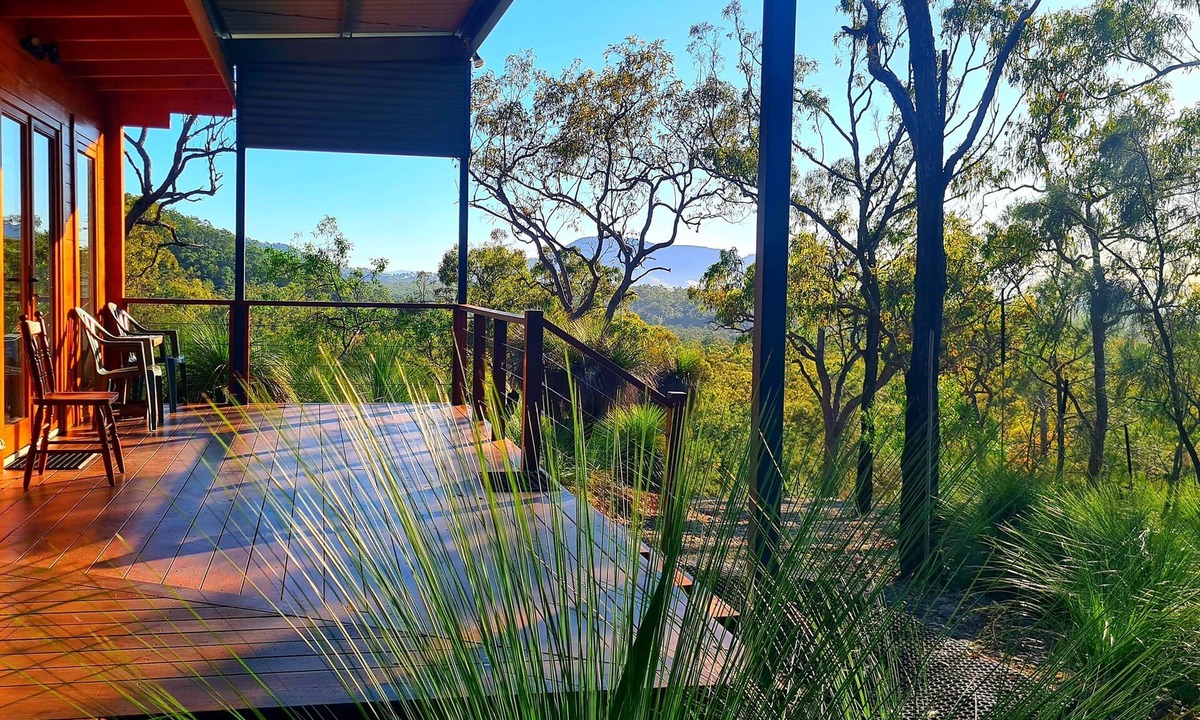 Widgee House | Off-grid bliss: Cozy retreat immersed in Australian Bush Mountain stunning views