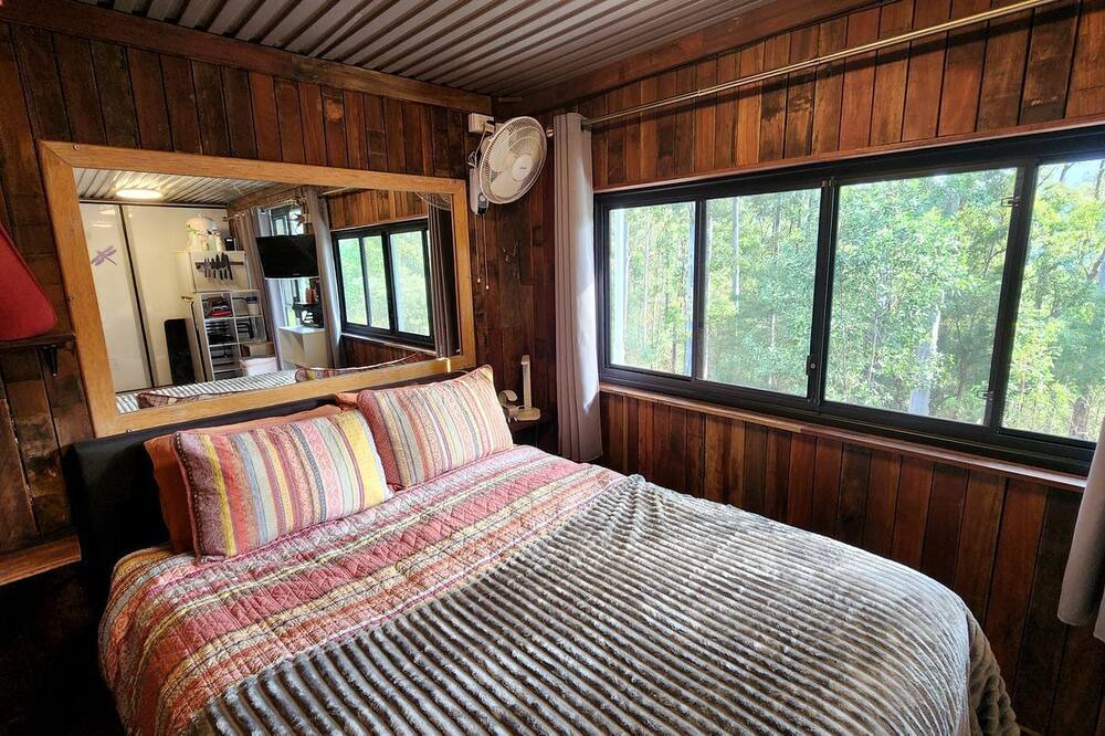Austinville Cabin | Off-Grid Equipped Container with Outdoor Pool and Amazing Views in Queensland