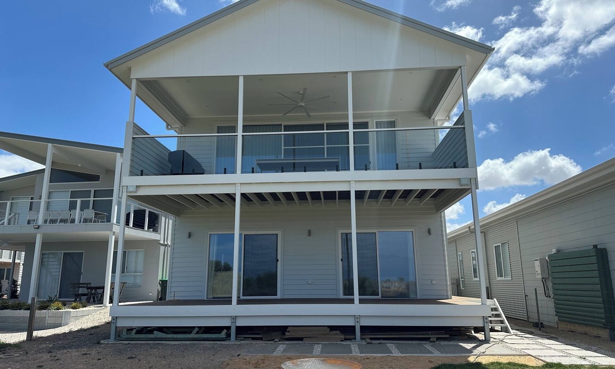 Muloowurtie House | On Point- 5 bedroom modern beachfront holiday home - Off peak special!