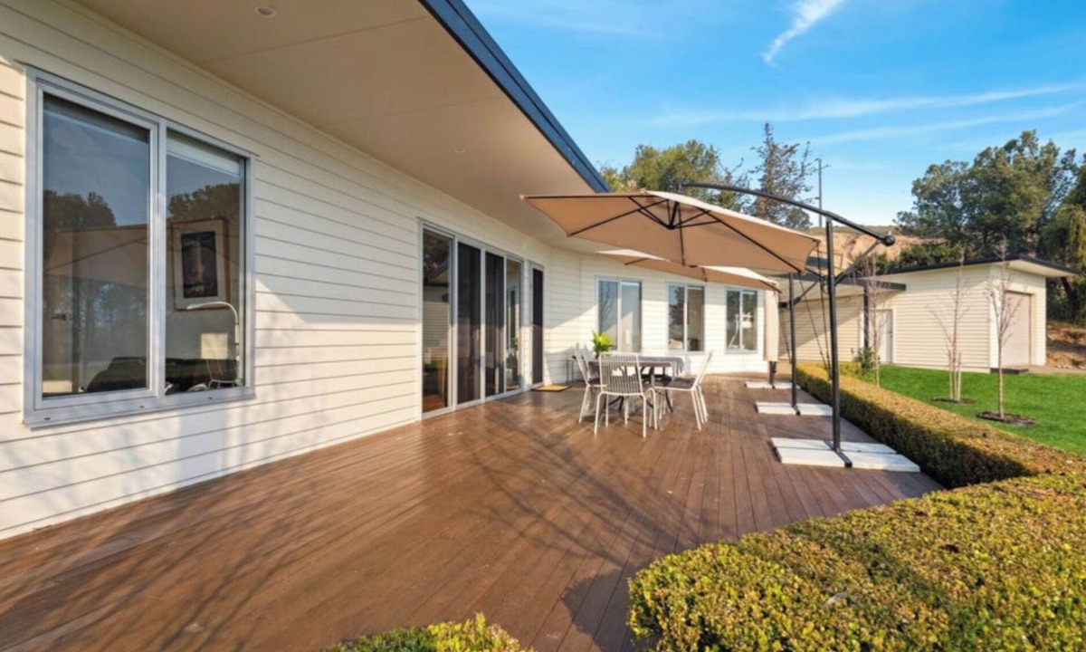 Seymour House | On The Bend- Absolute Waterfront Retreat