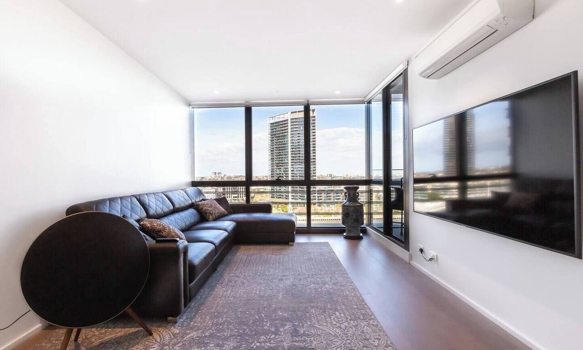 Docklands Apartment | On the River A Resort style Retreat in Docklands