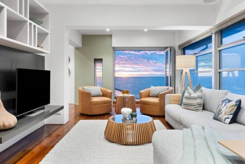 Glenelg South Apartment | Open Horizon - Postcard Ocean Views & Sauna