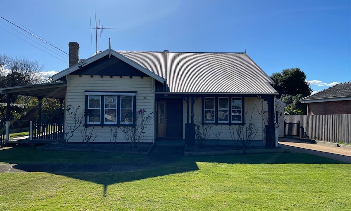 Orbost House | Orbost House - Large sleeps 10+
