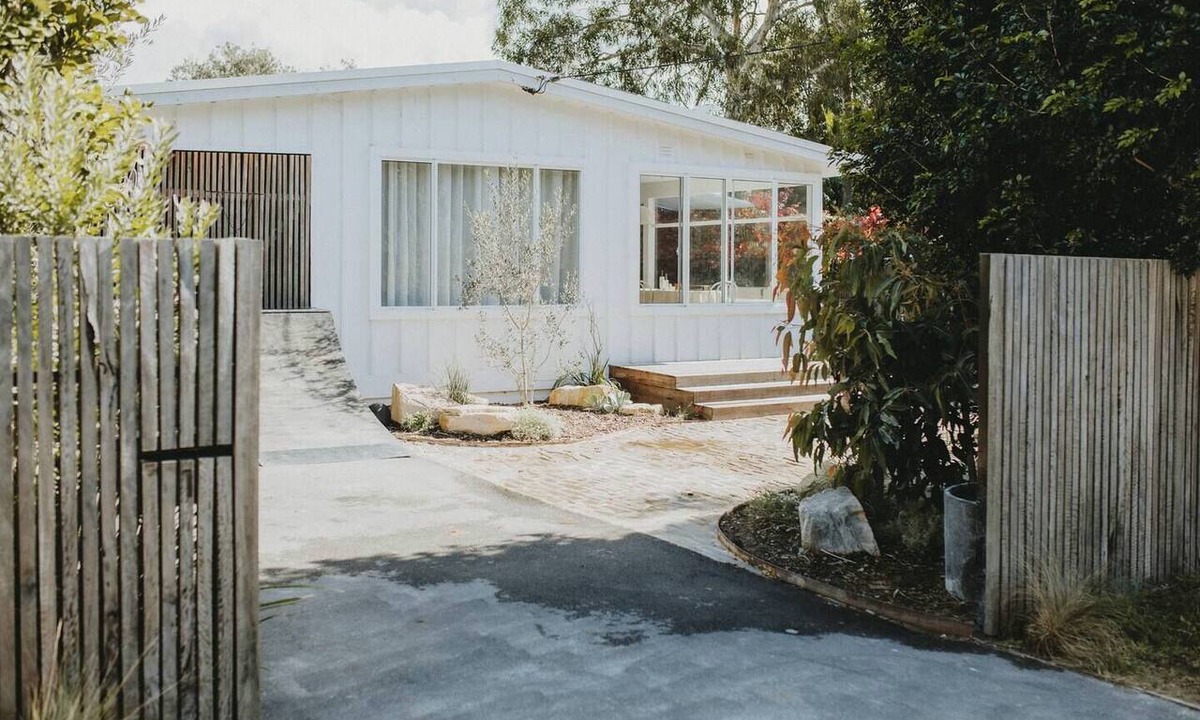 Woy Woy House | Our Home : Bright White Family Beach Bungalow