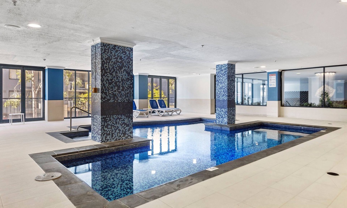 East Perth Apartment | Oversized East Perth 2BR Pool Gym Parking
