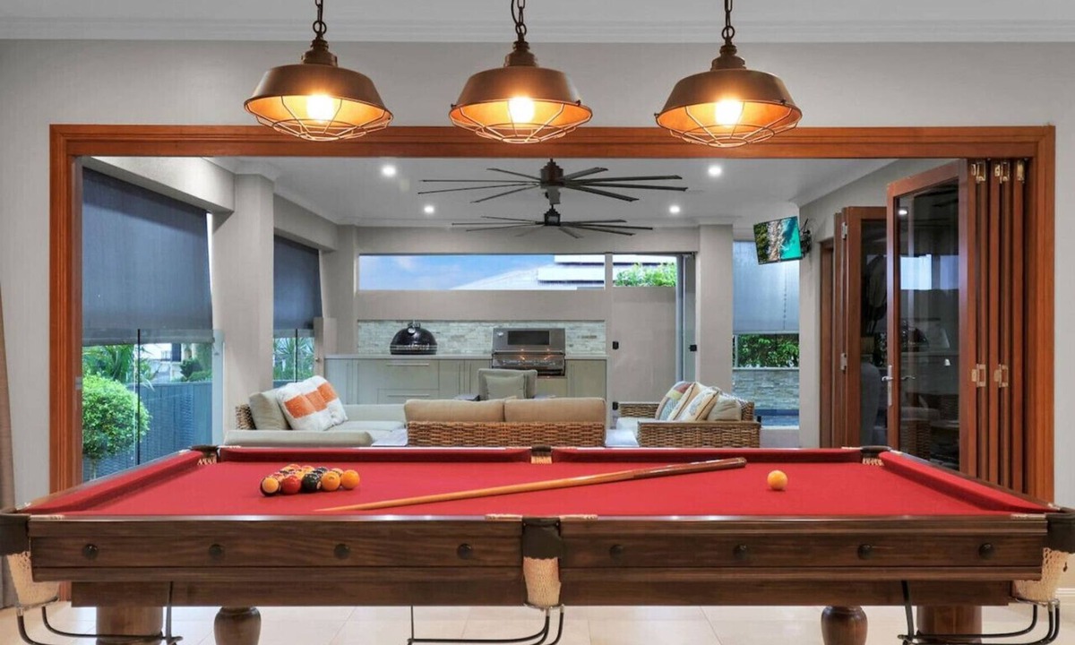 Kanimbla House | Oversized Luxury- A Corporate/Family Heaven