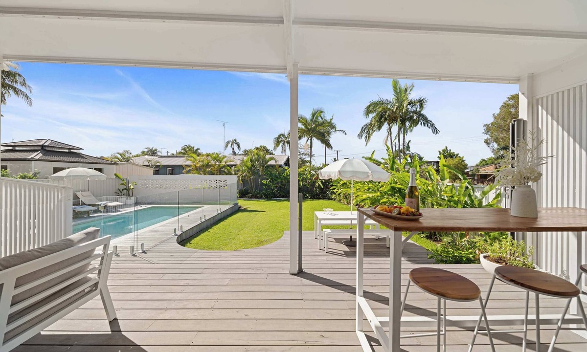 Maroochydore House | Palm Cove Retreat - Walk to Beach & CBD