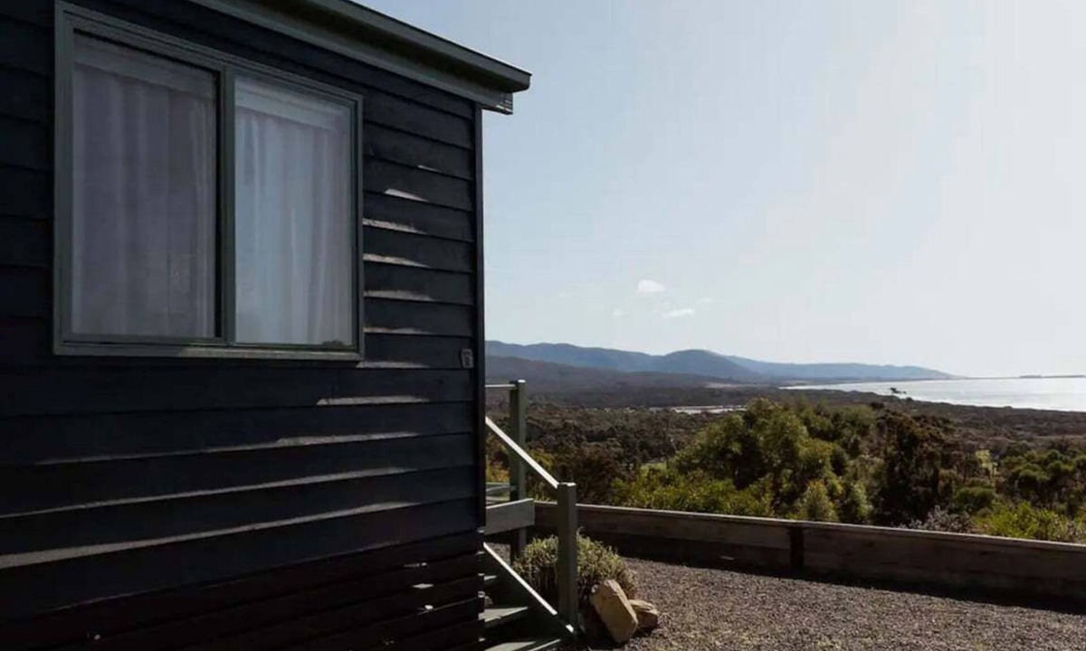 Bicheno Cabin | Panorama Cabin - a cosy shack + an unreal view (B)