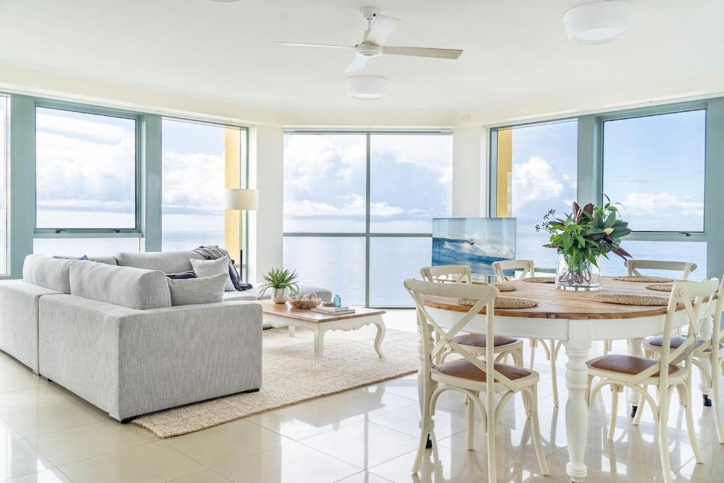 Surfers Paradise Apartment | Panoramic Ocean Views, Fantastic Facilities!