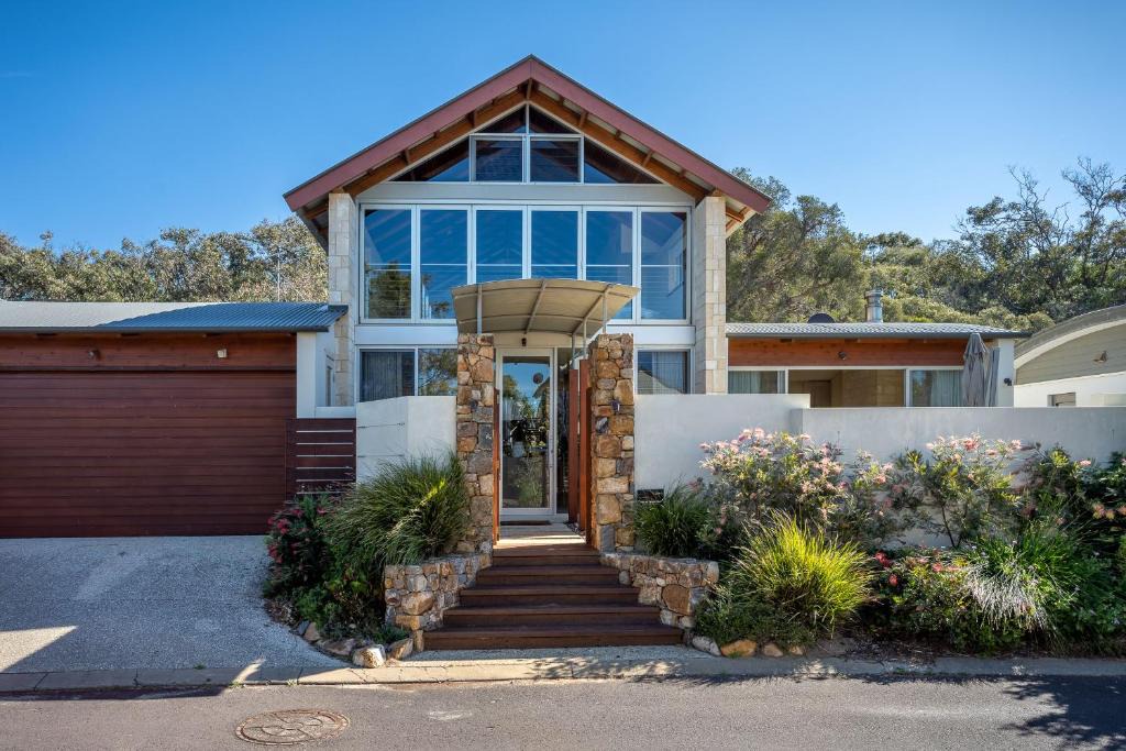 Naturaliste House | Paperbarks I Private Properties