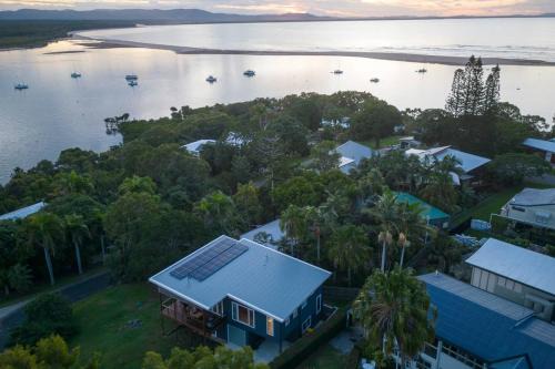 Seventeen Seventy House | Paradise Lights - Barton Street, Town of 1770