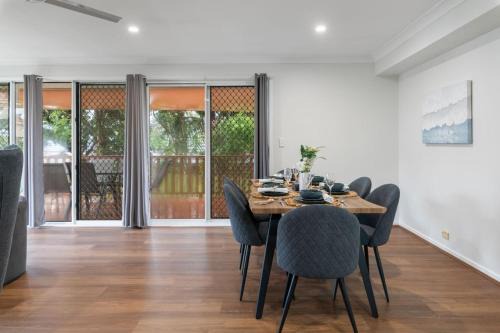 Sunnybank Hills House | Peaceful and Convenient 4BR Family Modern Retreat