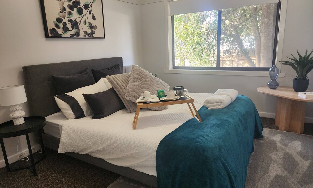 Morwell House | Peaceful, centrally located, 2 bedroom cottage minutes walk to Morwell CBD.