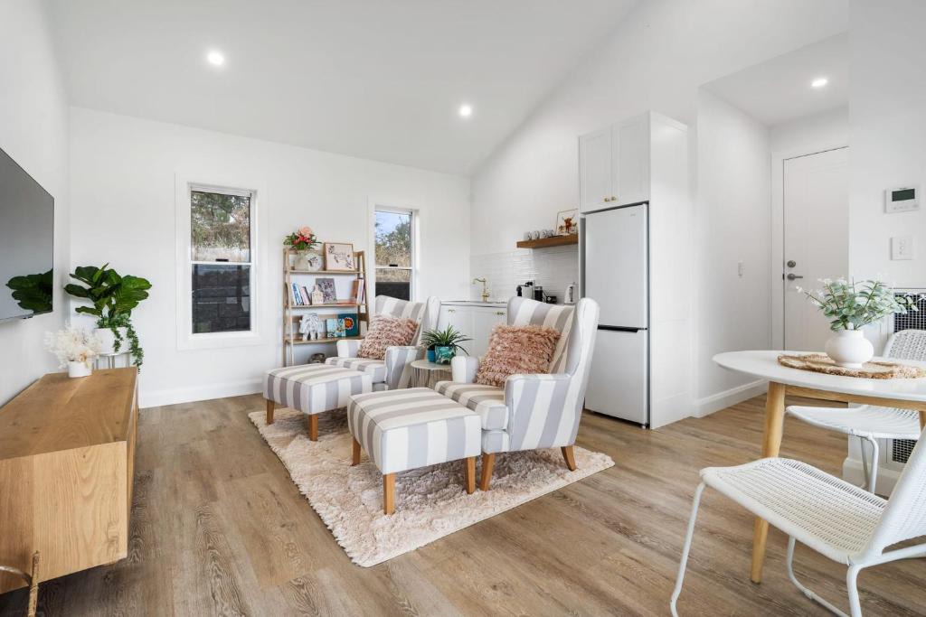 Orange Apartment | Peaceful & Cosy Studio - Immaculate Presentation