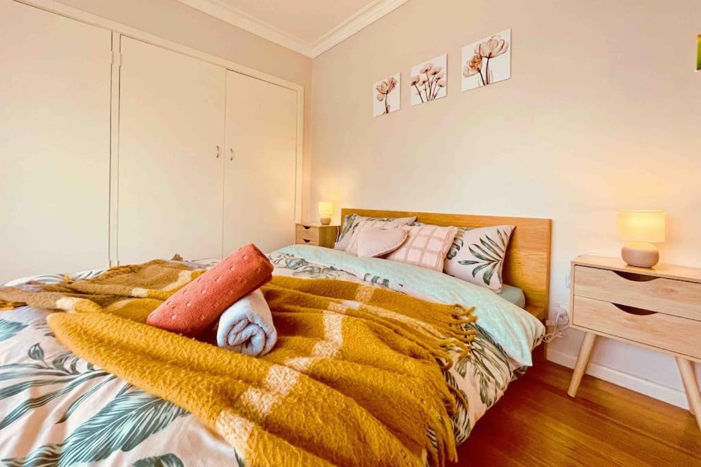 Doncaster East Villa | Peaceful location 3BR WiFi/Netflix/Kitchen