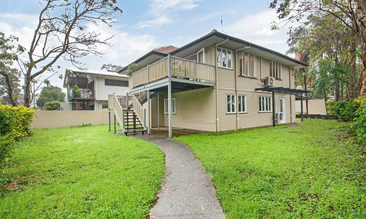 Toowong House | Peaceful Park-View Cottage Vibe Upper-Level Living