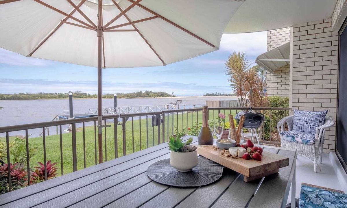 Maroochydore Apartment | Peaceful River Front Escape Short walk to Ocean St