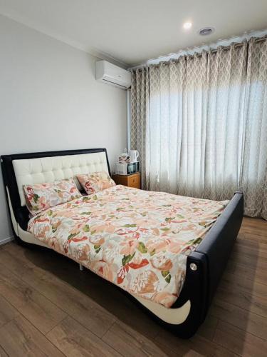 Manor Lakes House | Peaceful Stay