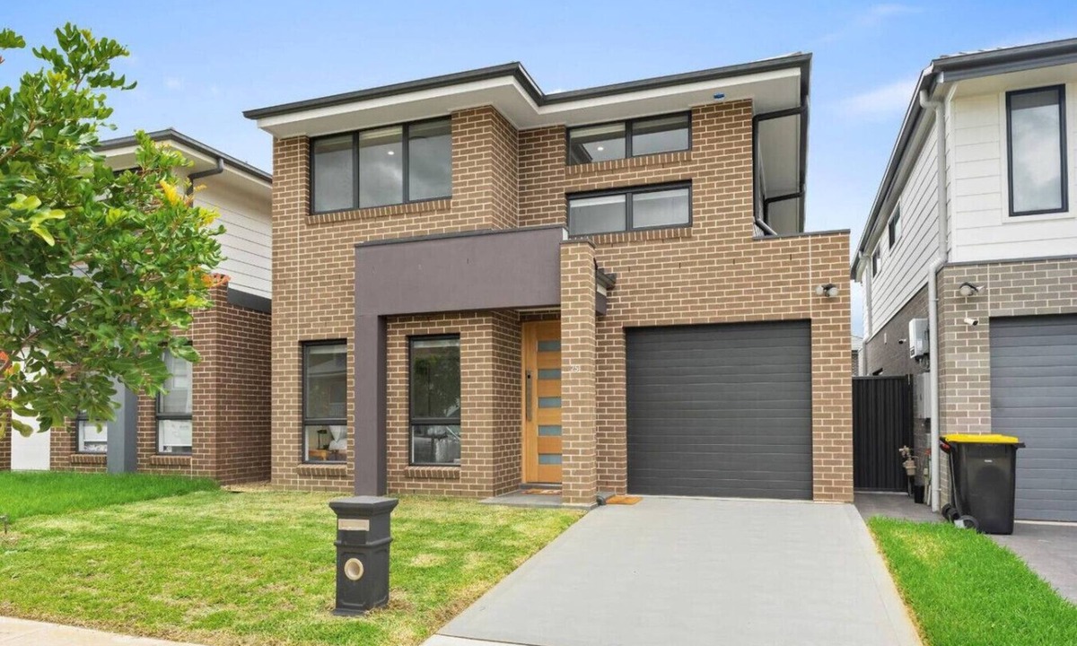Austral House | Peaceful Stay in Austral Perfect for Groups