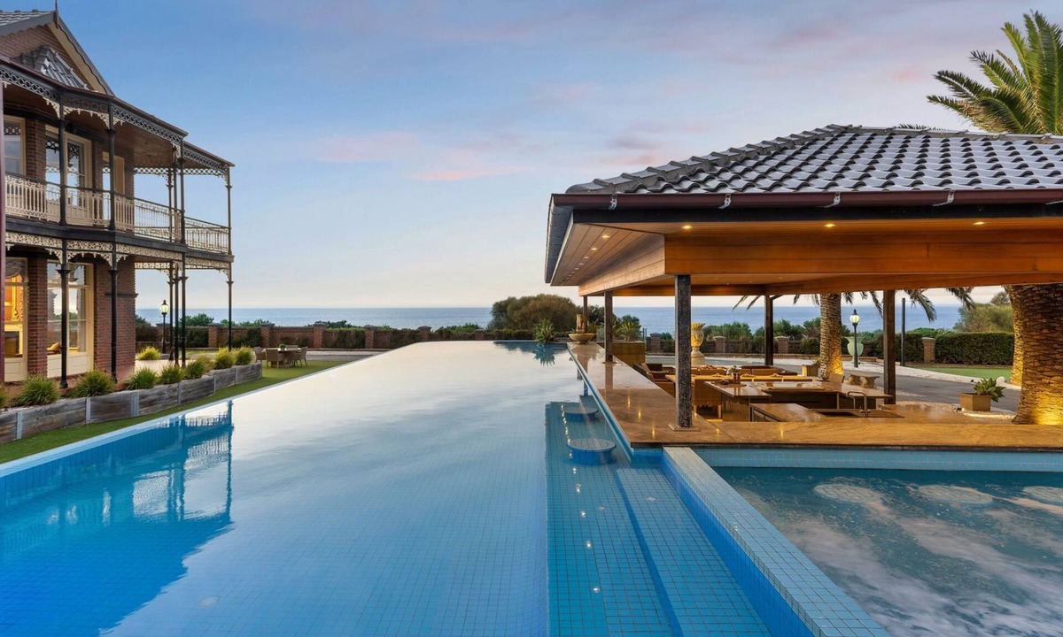 Mount Eliza Villa | Pelican Clifftop Estate | Magistic views with pool