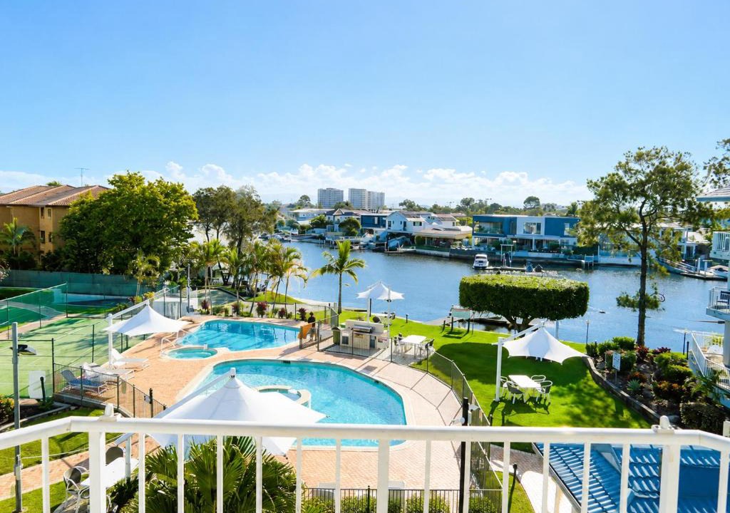 Biggera Waters Resort | Pelican Cove Waterfront Apartments