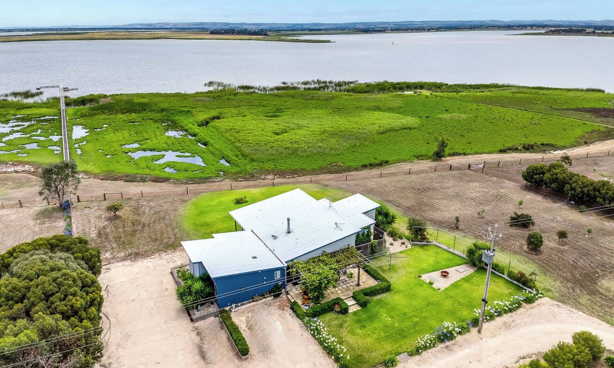 Alexandrina House | Pelican Point - 70D Thorpe Road, Clayton Bay