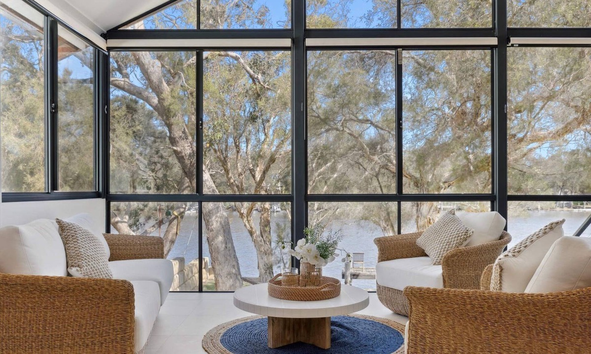 North Yunderup House | Pelicans Retreat - Luxury Riverside Escape with Private Jetty