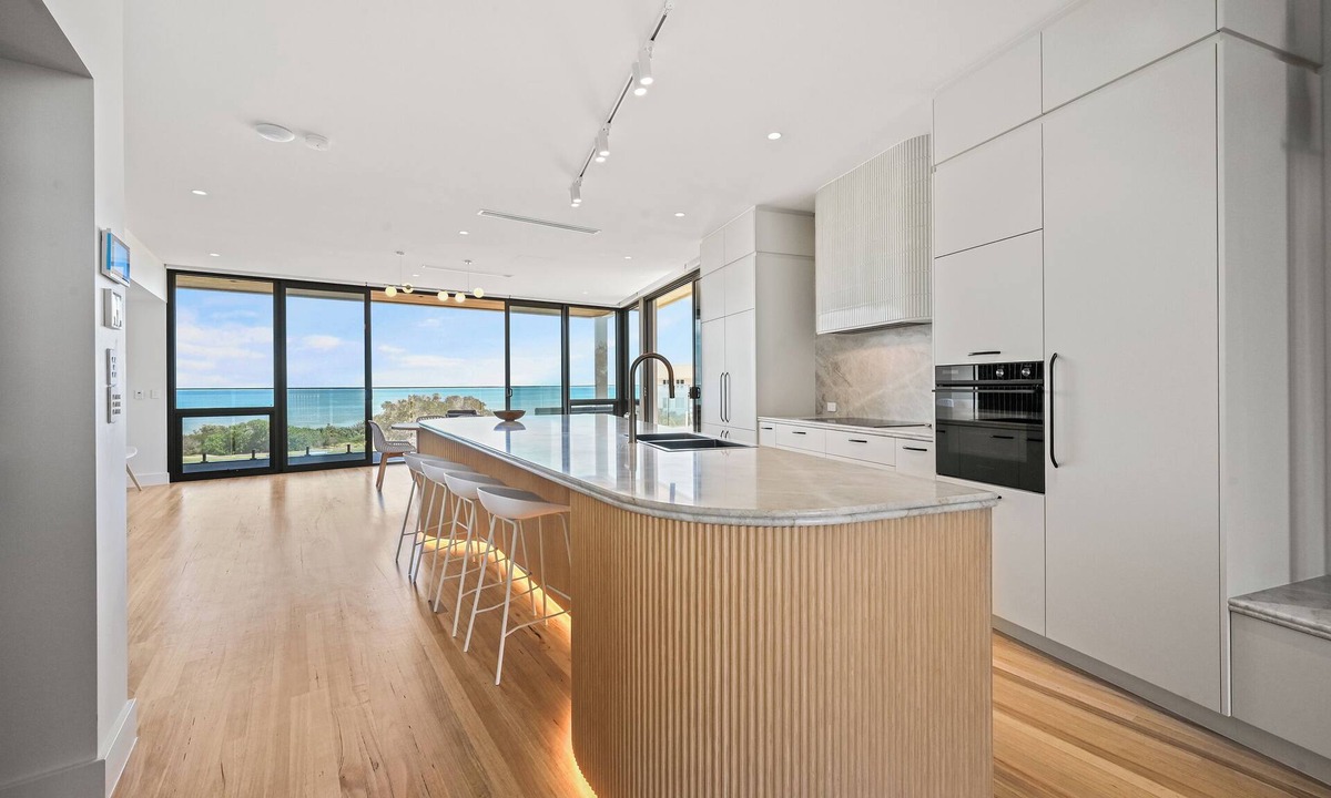 West Lakes Shore Apartment | Penthouse Apartment