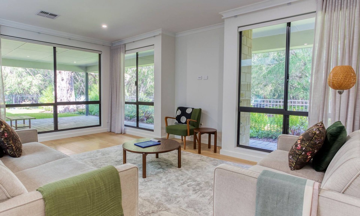 Abbey House | Peppermint Breeze – A Luxurious Retreat Surrounded by Nature